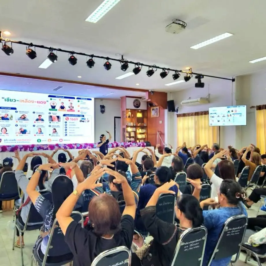 ร่วมเป็นวิทยากรบรรยาย “Smart Health, Smart Life” ให้กลุ่มสตรีตำบลบ้านกลาง — ภาพที่ 9