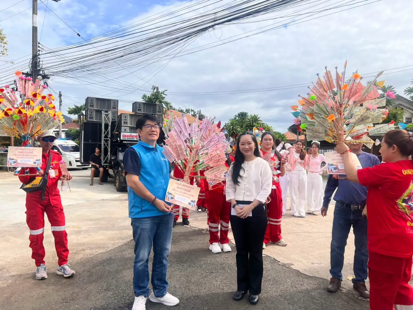 ร่วมทอดผ้าป่าสามัคคี สมทบทุนจัดซื้อรถกระบะกู้ภัย มูลนิธิเพชรเกษมลำพูน — ภาพที่ 3