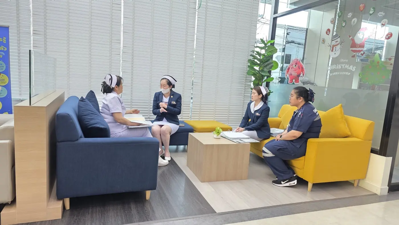 ต้อนรับคณะผู้ตรวจประเมินมาตรฐานการให้บริการของสถานพยาบาล ประจำปี 2569 — ภาพที่ 4